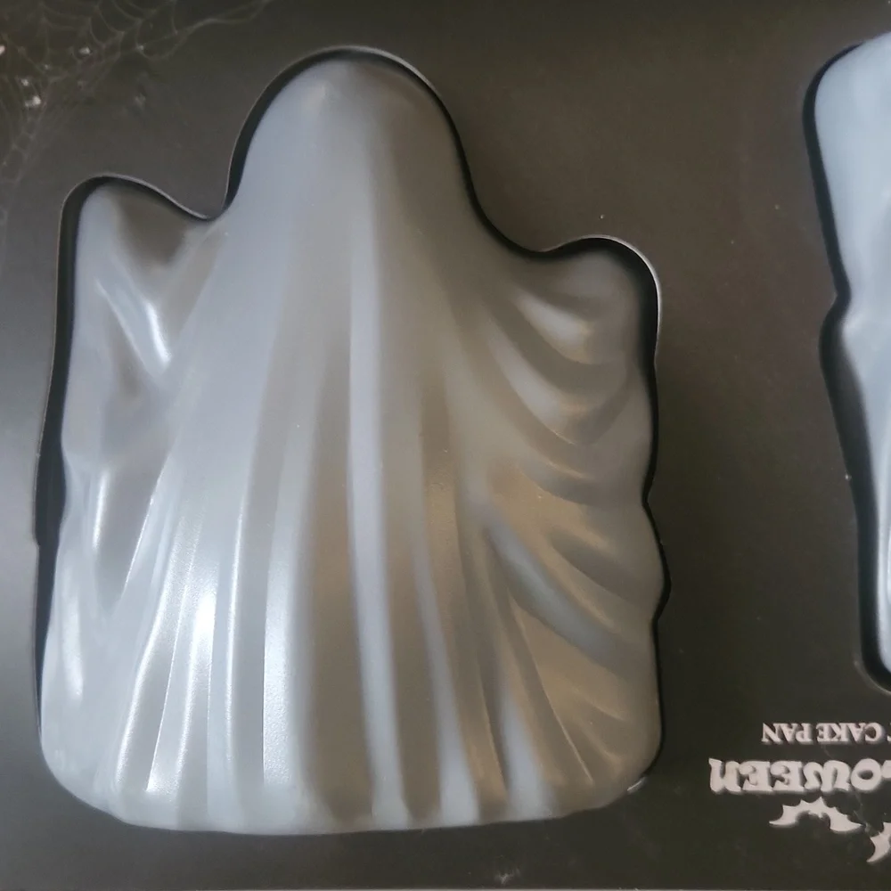 NWT 3D Ghost Cake Pan Bundle - Picture 3 of 5